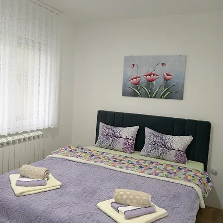 Apartman Lara *