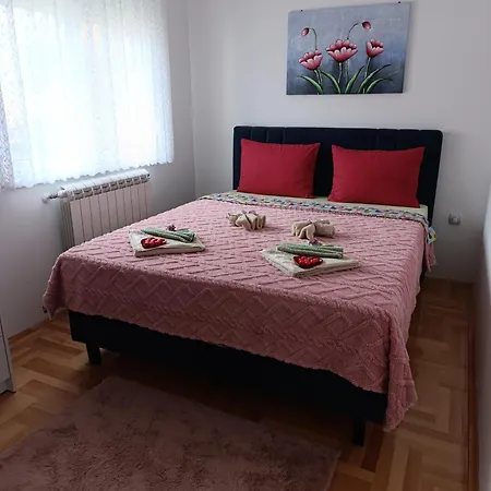 Lara Apartman
