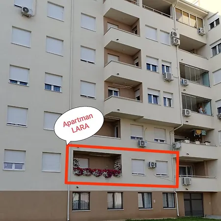 アパート Lara ピロト